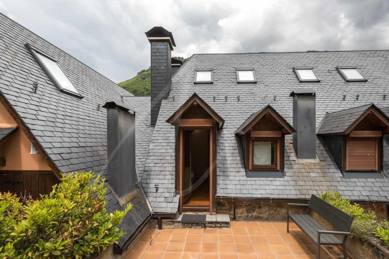 Casa Artiga De Lin By Seamount Rentals Les Bordes Exterior photo