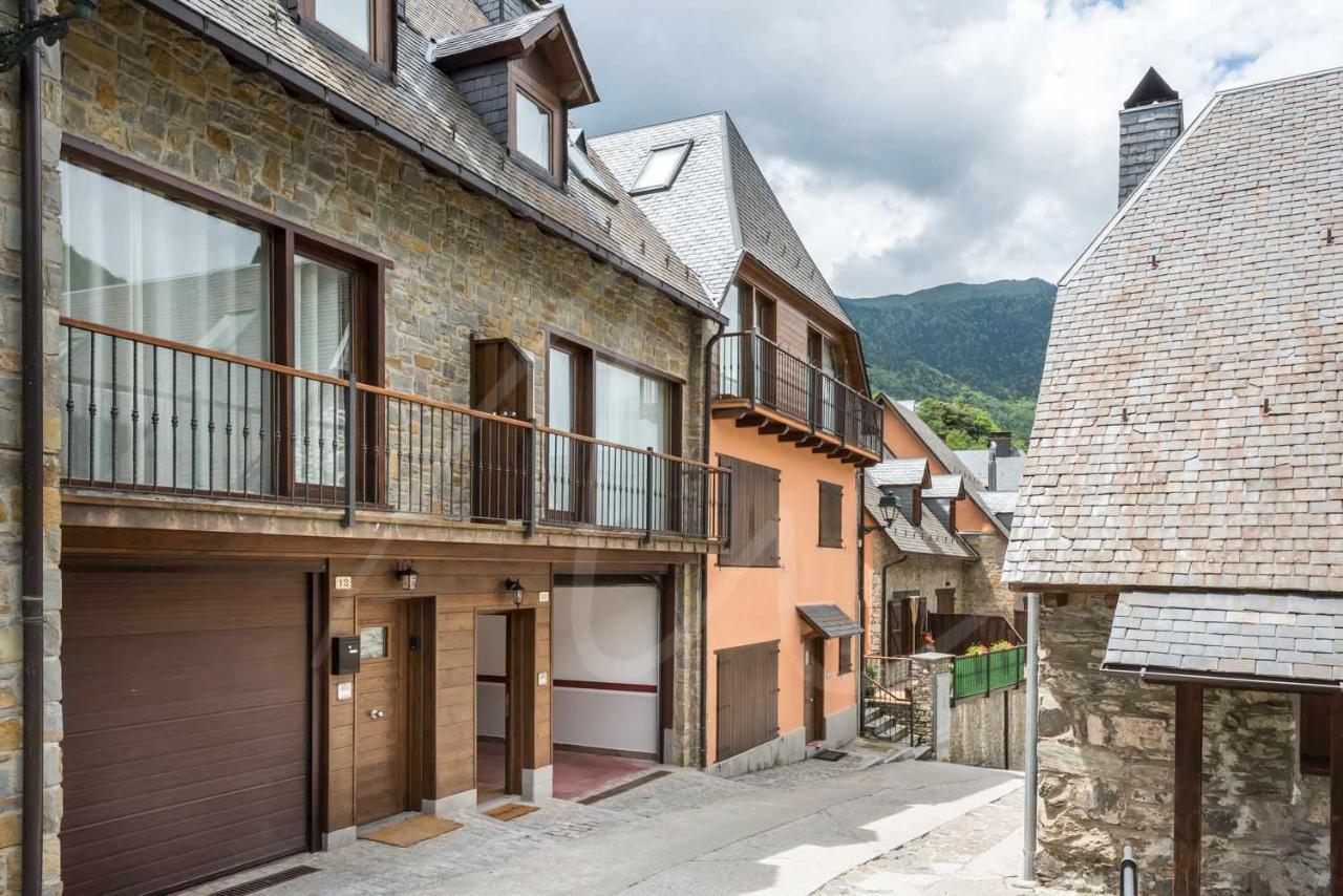 Casa Artiga De Lin By Seamount Rentals Les Bordes Exterior photo